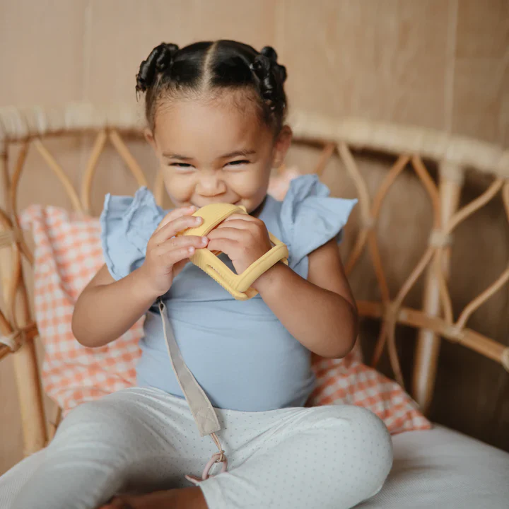 Mushie Teether No-Drop Sun - Image 3